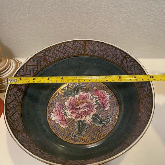 Vintage Japanese Porcelain Chrysanthemums Flower Accent Bowl - Picture 8 of 9